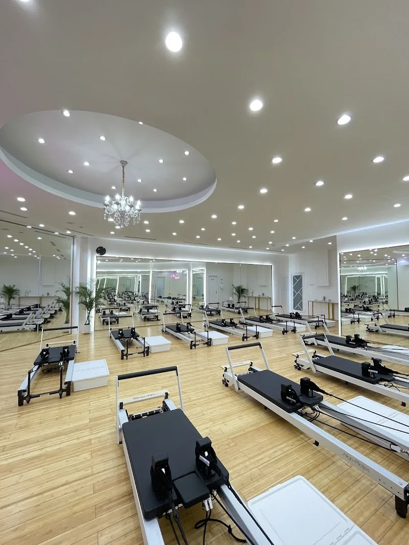 REFORMER PILATES Ladies Fitness